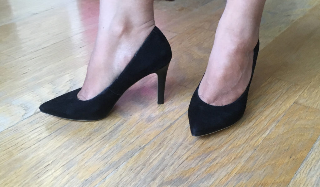 how to stretch suede high heel shoes