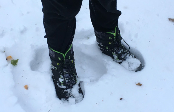 snowbank-merrell-boots-in-snow-play